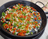 Foto del paso 1 de la receta: Paella de sepia/calamar/gambas y butifarra