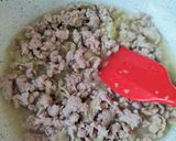 Foto langkah ke 2 dari resep Ayam Jamur Cincang Kecap (Isian Pao).