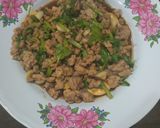 รูปขั้นตอนการทำที่ 3 ของ เต้าหู้ไข่ย่างผัดขึ้นฉ่ายหมูสับ - คีโต