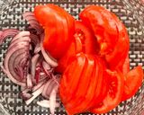 Lilahagymás paradicsomsaláta recept fázis 1 fotója