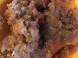 Albóndigas de pollo con manzana y queso Mahón en salsa roja