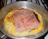 Foto del paso 14 de la receta: Tortilla de puré rellena con jamón y queso