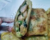 Foto langkah ke 4 dari resep Martabak Telor Sosis.