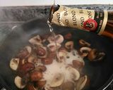 Foto del paso 3 de la receta Champiñones Portobello con gulas a la cerveza