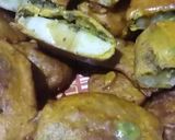 A picture of step 7 of Double layer chutney pakoras.