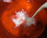 Foto langkah ke 3 dari resep Es Lumut Jelly Strawberry.