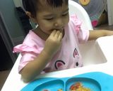 รูปขั้นตอนการทำที่ 4 ของ ข้าวผัดมะเขือเทศ (อาหารเด็ก)