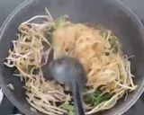 A picture of step 2 of Pad Thai.