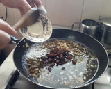 Foto del paso 4 de la receta: Solomillo de pavo en salsa de vino dulce
