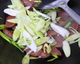 蒜苗炒香腸的食譜步驟5照片