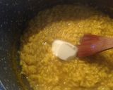 Foto del passaggio 7 della ricetta Risotto allo zafferano con tartare di salmone