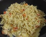 Foto langkah ke 4 dari resep Dadar Mie Instant Crunchy.