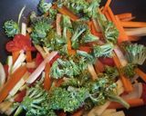 Foto del paso 2 de la receta: Sopa instantánea con verduras y pollo