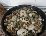 Foto del paso 8 de la receta: Pescada con almejas y gulas