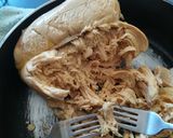 Foto del paso 2 de la receta: Pollo deshebrado en crema de chile chipotle