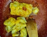A picture of step 3 of Instant prawn fry.