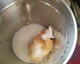 A picture of step 1 of Muskmelon smoothie.