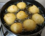A picture of step 4 of Urad Dal wadas.