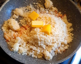 Foto del paso 2 de la receta: Arroz chino keto con camarón y tocino (hecho con coliflor)