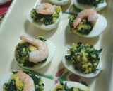 Foto del paso 3 de la receta Gratín de huevos rellenos de espinacas y gambas
