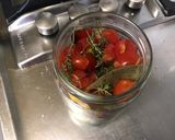 Une image de l'étape 11 de Trio de piments, tomates cerises, ail et herbes aromatiques au vinaigre.