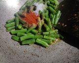 A picture of step 4 of Beans with Sesame Seeds.