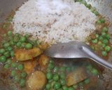 A picture of step 3 of Aloo-Matar Ande Ki Tahari.