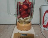 Foto del paso 1 de la receta: Licuado de frutilla🍓 y banana🍌