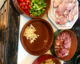Foto del paso 1 de la receta: Paella de pollo y cerdo para tres