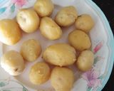 A picture of step 1 of Gralic potatoes with fryms. (lasaniya aloo & fryums).