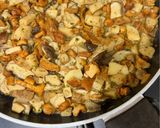 Foto del passaggio 1 della ricetta Frittata ai finferli porcini e prosciutto cotto