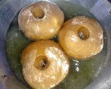 Foto langkah ke 3 dari resep Donat Triple Cokelat.