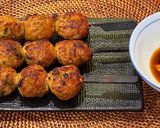 A picture of step 11 of Tsukune No Teriyaki - Chicken meatballs with teriyaki sauce.