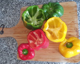 Foto del paso 2 de la receta: Pimientos tricolor rellenos de carne, verduras y arroz