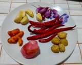 Foto langkah ke 2 dari resep Resep Pepes ayam daun kemangi (empuk,pedas, gurih).