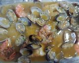 Foto del paso 6 de la receta: Bacalao en salsa de Marisco