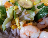 Foto del paso 3 de la receta: Arroz con calabacín, gambas, maíz y piña