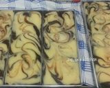 Foto langkah ke 5 dari resep Cheesy Brownies.