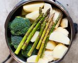 Foto del paso 1 de la receta: Receta sana con coliflor, brócoli y espárragos en olla rápida