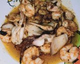 Foto del paso 8 de la receta: Calamar a la plancha con langostinos al ajillo