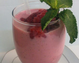 A picture of step 3 of Raspberry spritzer smoothie.