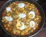 Foto del paso 10 de la receta: Habichuelas compuestas con carne de cochino, papas fritas y huevo duro