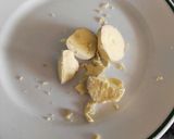 Foto del paso 3 de la receta Huevos rellenos con salmón ahumado y queso