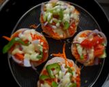 மினி பீட்சா உடன் உருளைக்கிழங்கு சிப்ஸ் (Mini pizza with urulaikilanku chips recipe in tamil) ரெசிபி ஸ்டேப் 3 புகைப்படம்