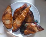 Foto langkah ke 1 dari resep Ikan Asap Bumbu Kluwak.