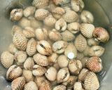 Gambar langkah 2 resipi 👩‍🍳Kerang Rebus Halia.