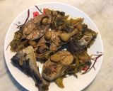 Hình bước làm 5 của món Cá Cam Kho Dưa, hành muối.