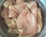 รูปขั้นตอนการทำที่ 1 ของ “สลัดไก่กรอบ”
