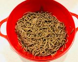 Foto del paso 1 de la receta: Tortilla de spaghetti de setas con queso