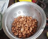 A picture of step 1 of Pinto Beans with White Rice for Students.